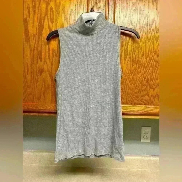 Athleta Gray‎ Ribbed Turtle Neck Tank size small - Picture 1 of 3